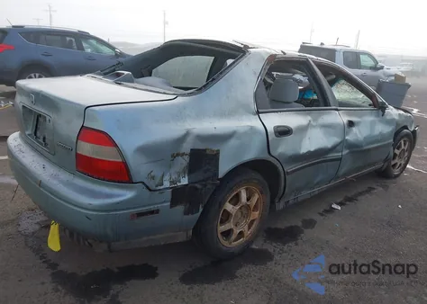 1995 Honda Accord Dx z USA, uszkodzony, nr VIN 1HGCD5520SA082657